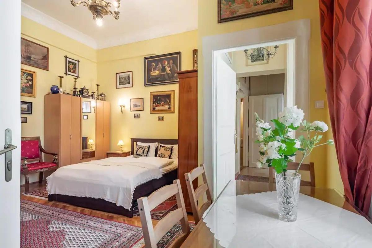 Astoria Apartment *
